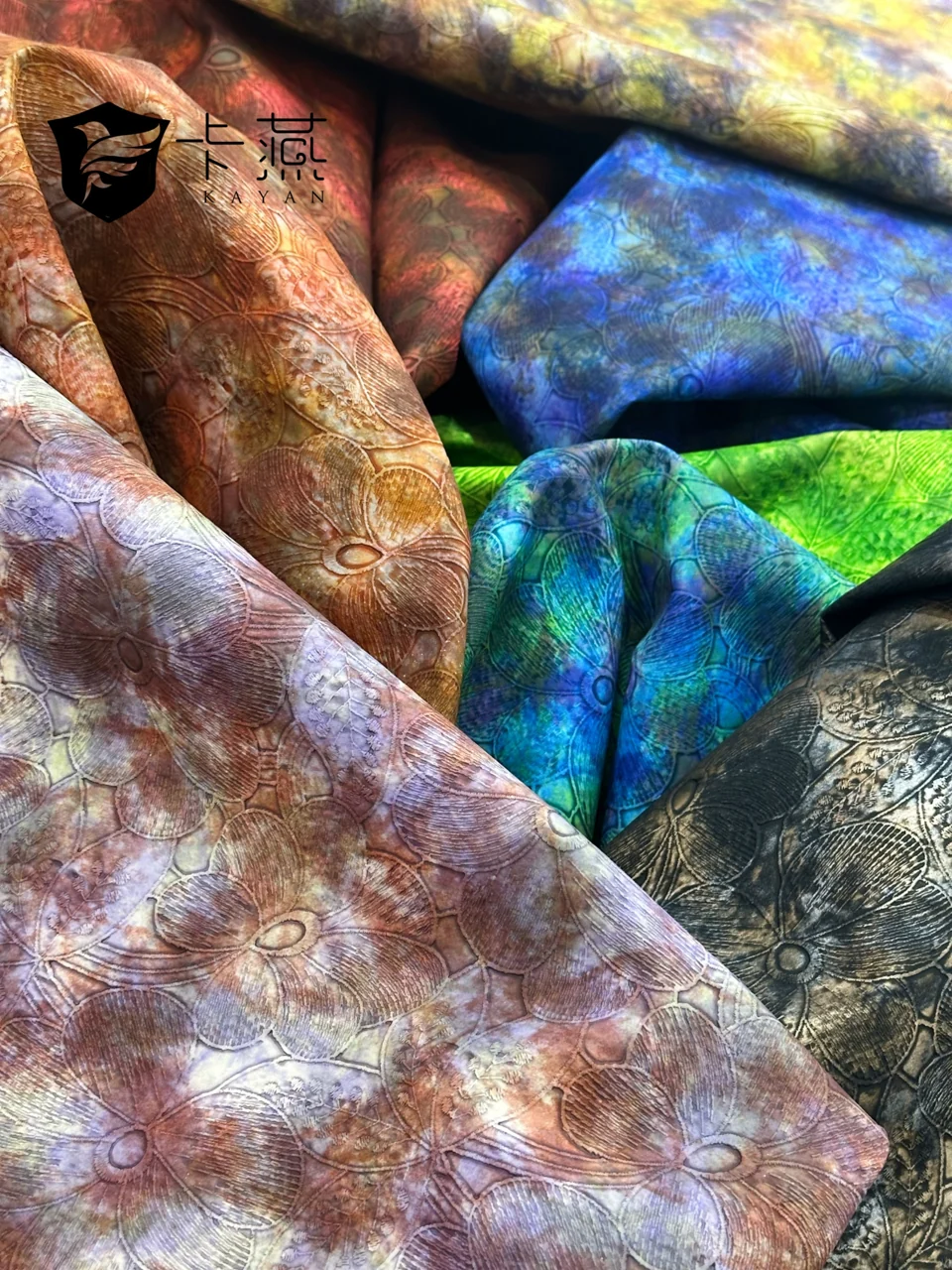 KS-97340: A richly coloured surface with shifting tones and a layered, patterned appearance.